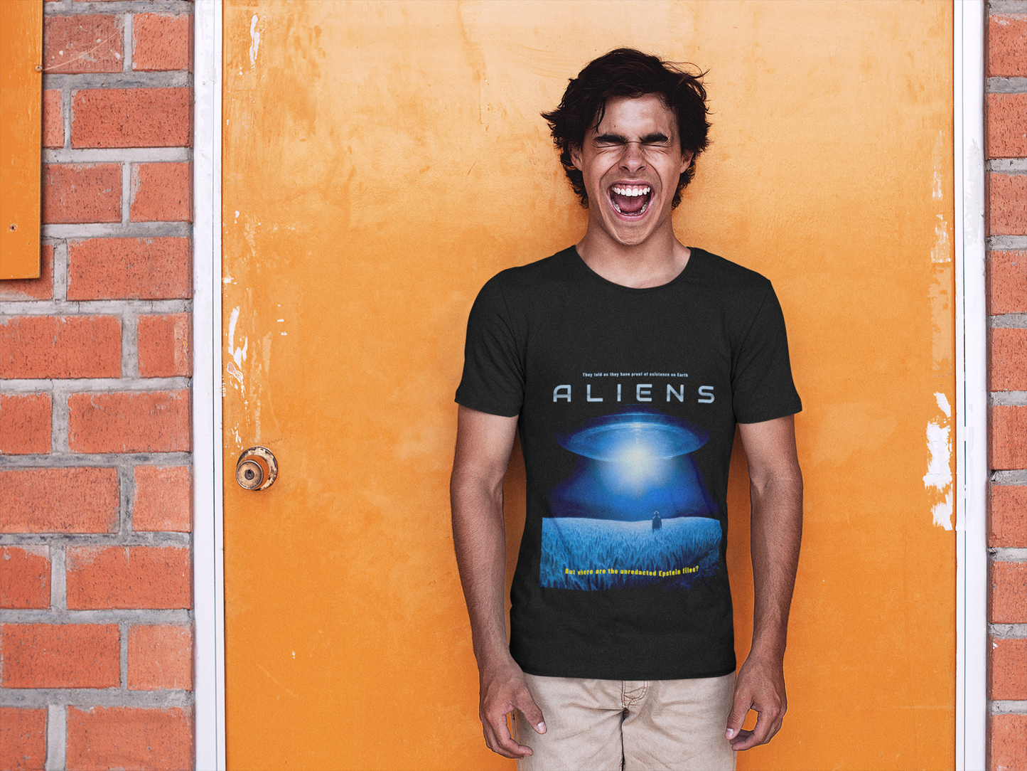 Aliens UFO Graphic Tee — Retro Sci‑Fi Movie Poster T‑Shirt
